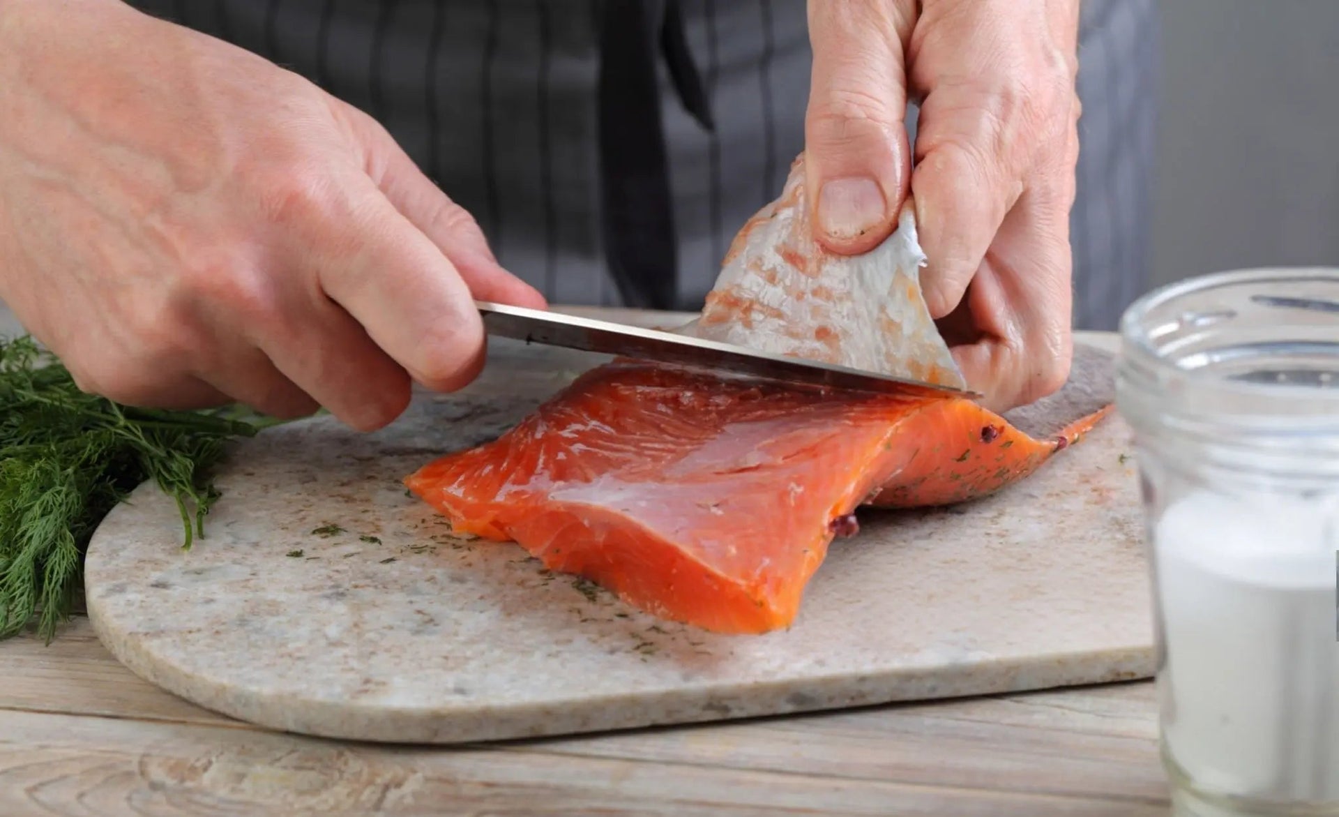 how to hold a kitchen knife