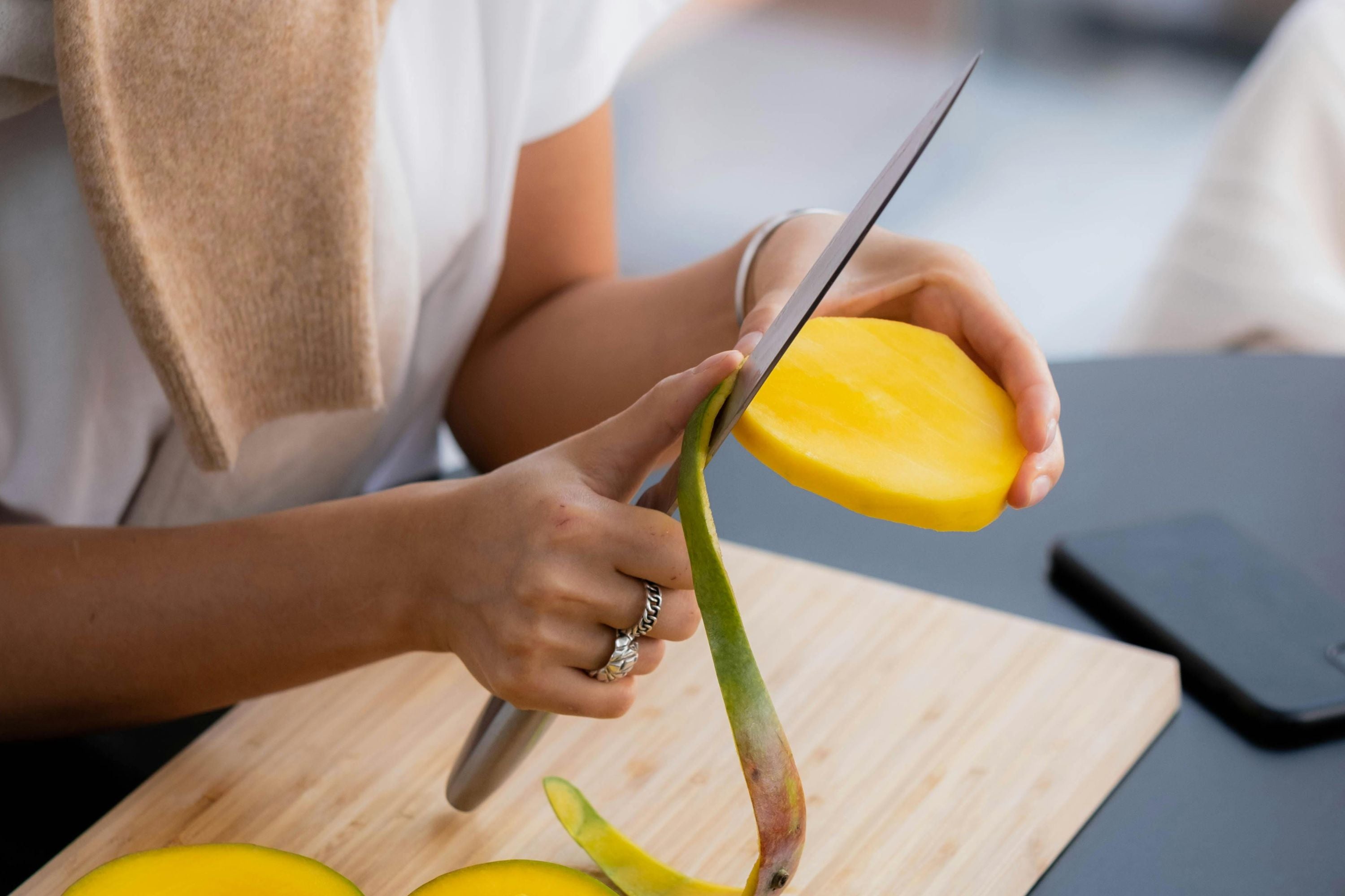 how to cut a mango