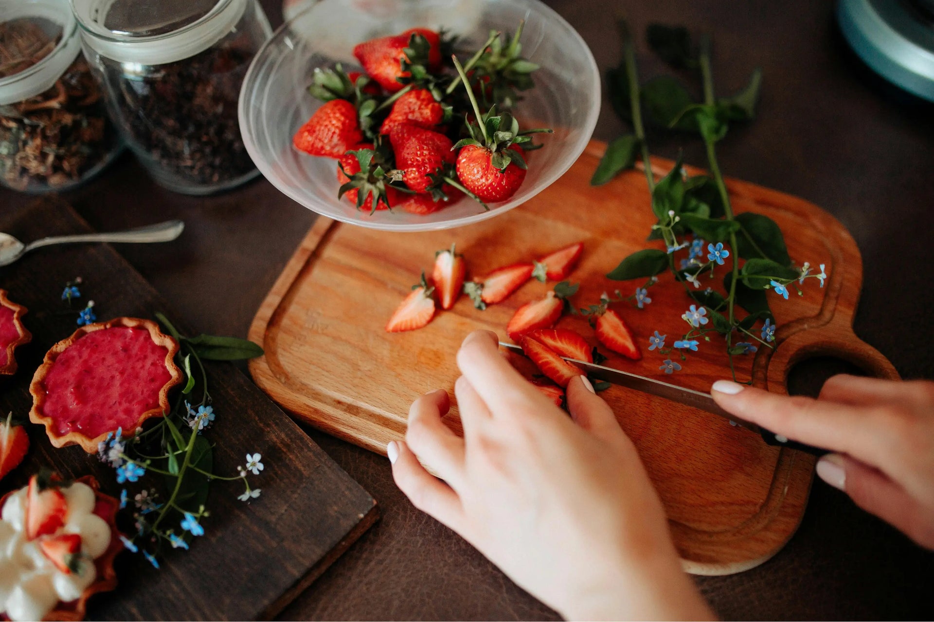 how to cut strawberries