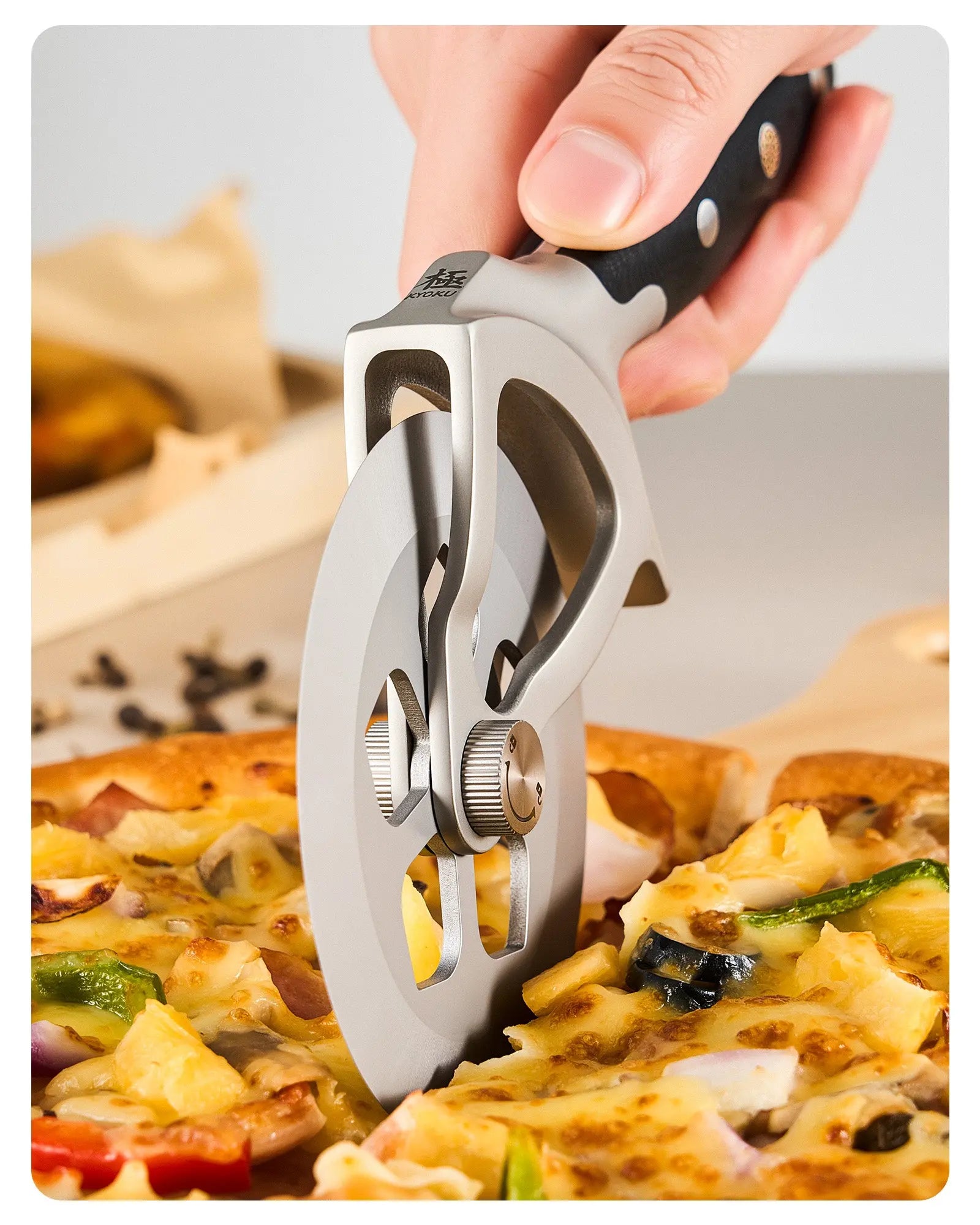 4" Detachable Pizza Wheel Cutter | Shogun Series Kyoku Knives